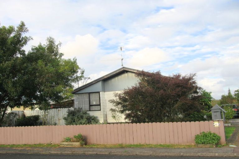 Photo of property in 18 Glen Close, Glen Eden, Auckland, 0602