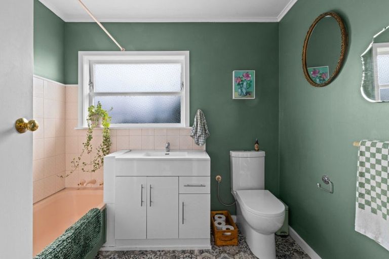 Photo of property in 2a Mckenzie Avenue, Marewa, Napier, 4110