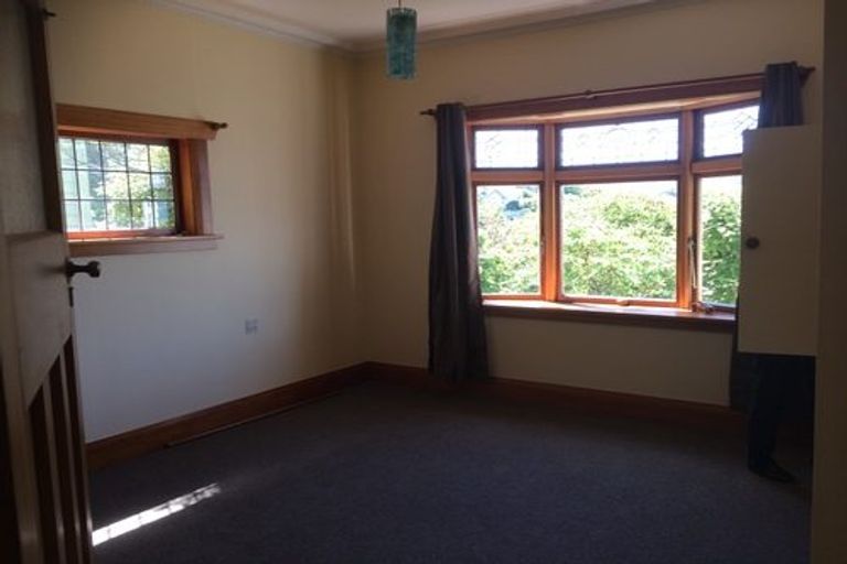 Photo of property in 100 Mortimer Terrace, Brooklyn, Wellington, 6021