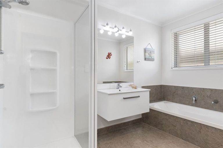 Photo of property in 17 Seashell Drive, Papamoa Beach, Papamoa, 3118
