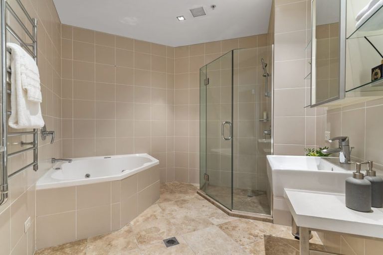Photo of property in 1/7 The Promenade, Takapuna, Auckland, 0622
