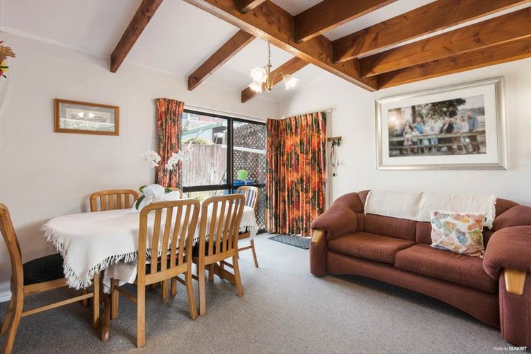 Photo of property in 8a/1 West Lynn Road, Titirangi, Auckland, 0604