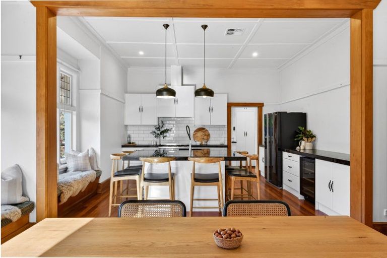 Photo of property in 60 Milton Road, Bluff Hill, Napier, 4110