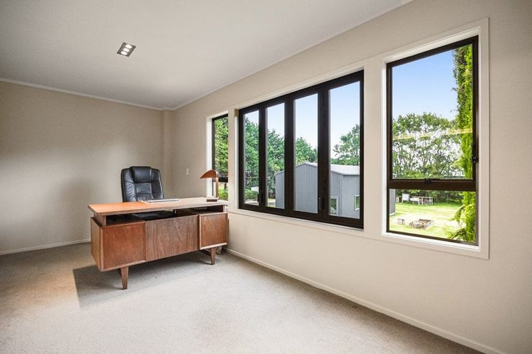 Photo of property in 132 Taupaki Road, Taupaki, Henderson, 0782