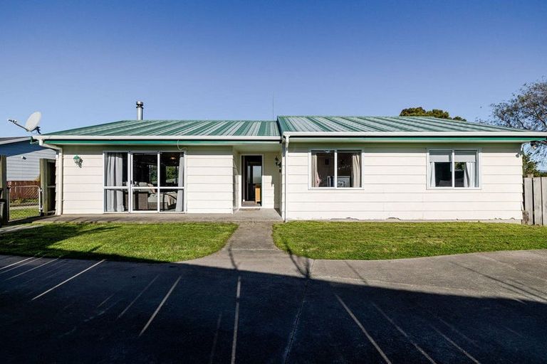 Photo of property in 105 Hillcrest Drive, Kelvin Grove, Palmerston North, 4414