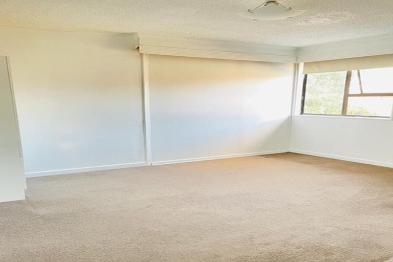 Photo of property in 9 Humphrey Kemp Avenue, Henderson, Auckland, 0612