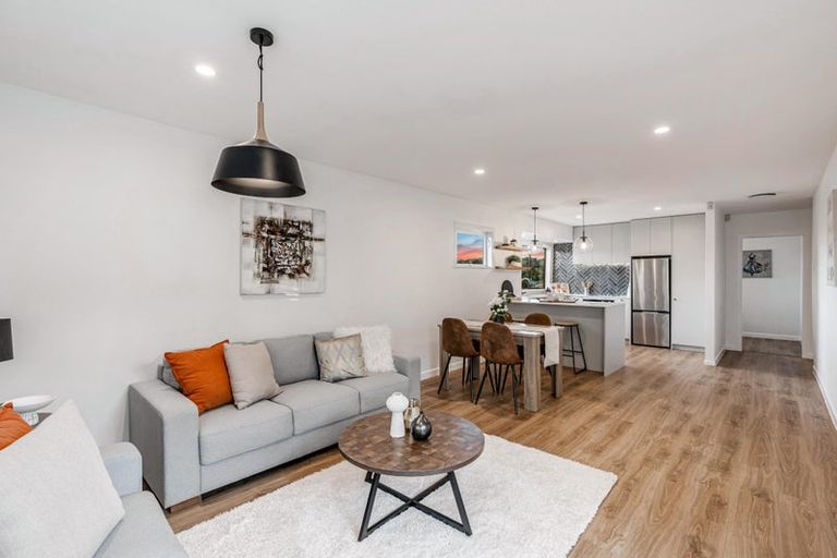 Photo of property in 243a Glengarry Road, Glen Eden, Auckland, 0602