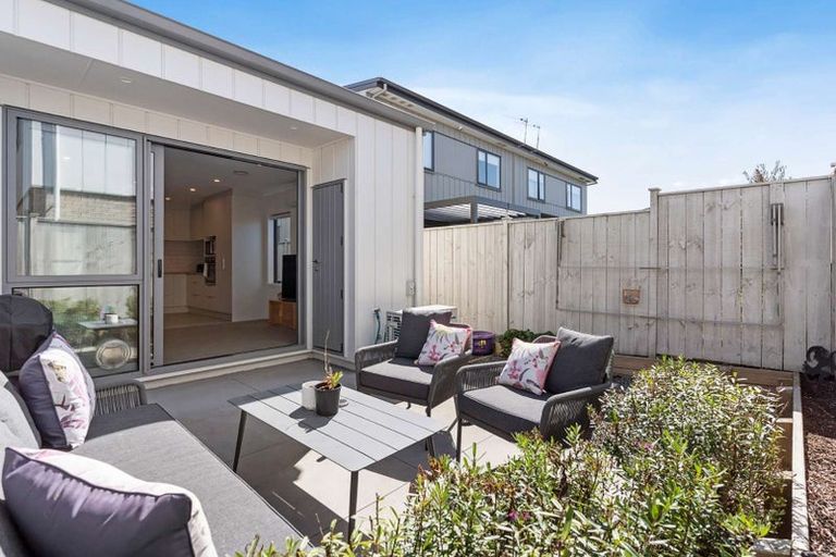 Photo of property in 20 Orona Place, Takanini, 2112