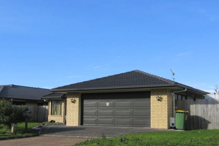 Photo of property in 9 Naul Place, East Tamaki Heights, Auckland, 2016