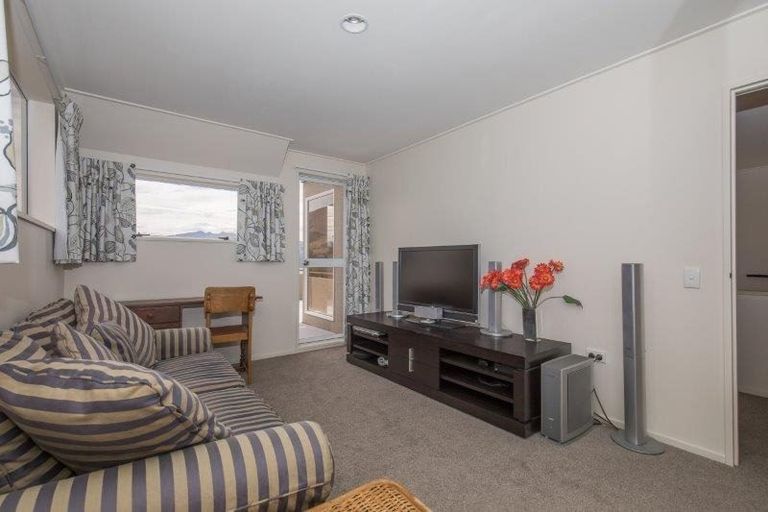 Photo of property in 61 Kennedy Crescent, Wanaka, 9305
