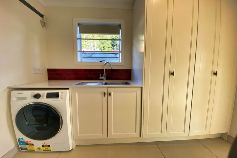 Photo of property in 114 Scenic Drive, Titirangi, Auckland, 0604