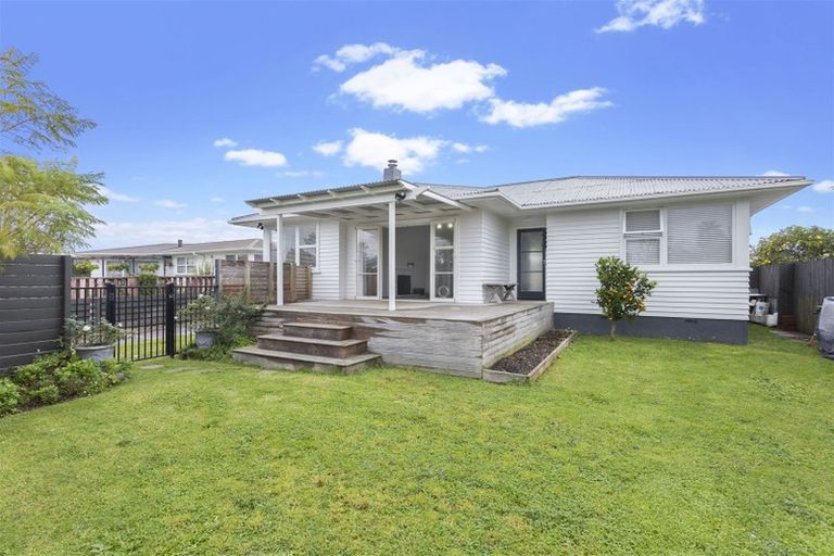 Photo of property in 3 Clinton Avenue, Te Atatu Peninsula, Auckland, 0610