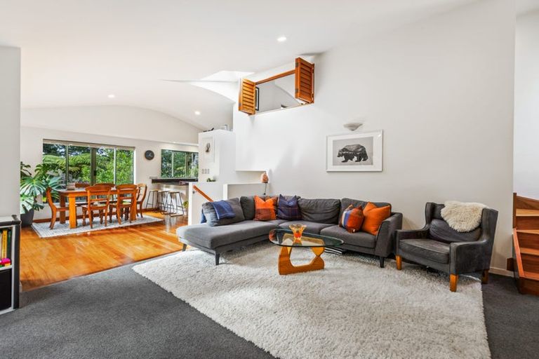 Photo of property in 1/16 Glade Place, Birkenhead, Auckland, 0626