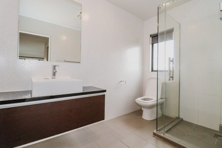 Photo of property in 16 Kinmont Rise, East Tamaki Heights, Auckland, 2016