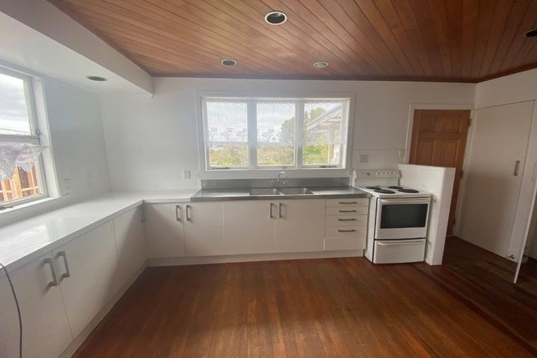Photo of property in 31 Fairclough Road, Beach Haven, Auckland, 0626