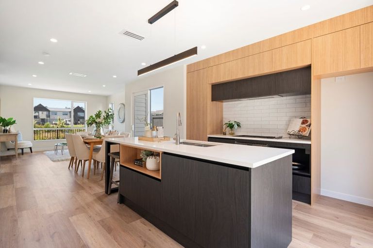 Photo of property in 19a Resnik Crescent, 0810