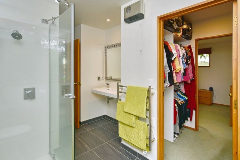 Photo of property in 5 Winters Road, Redwood, Christchurch, 8051