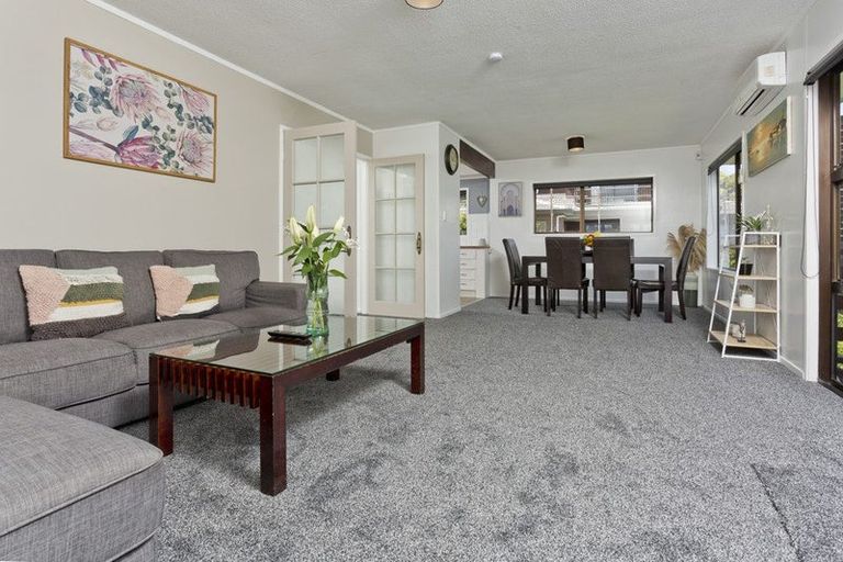Photo of property in 2/38 Birkdale Road, Birkdale, Auckland, 0626