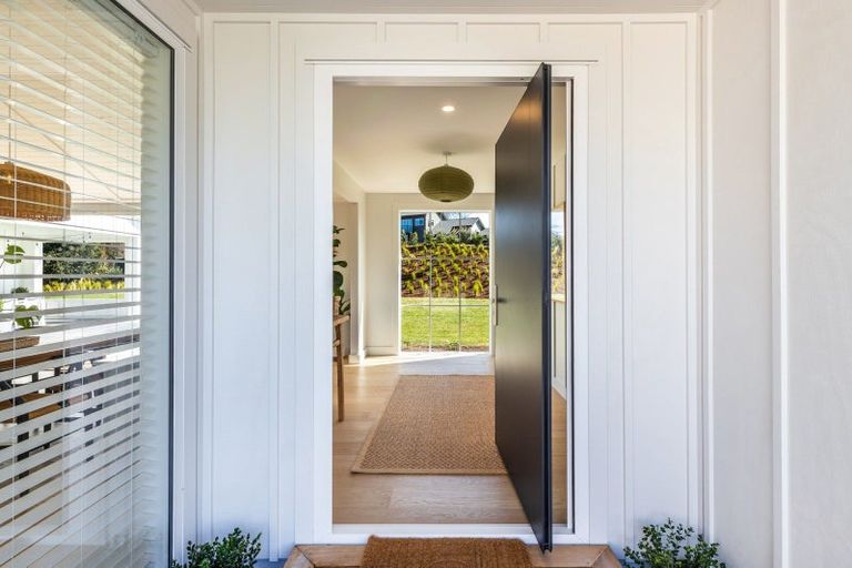 Photo of property in 5 Lens Way, Acacia Bay, Taupo, 3385