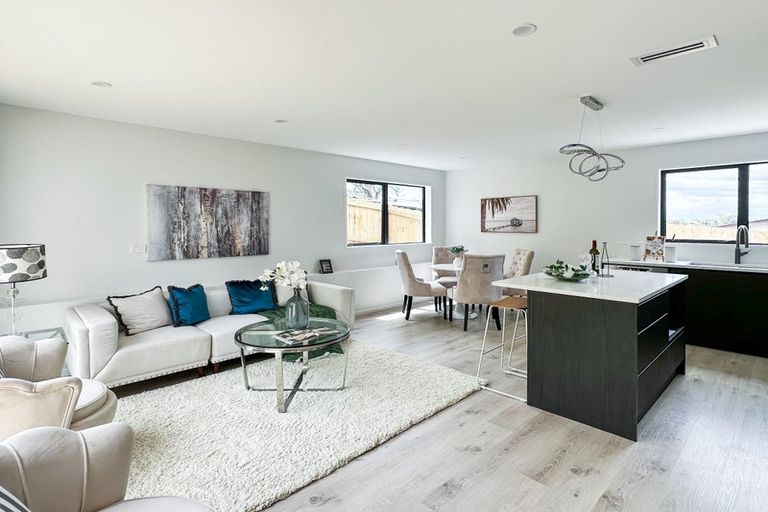 Photo of property in 61b Totaravale Drive, Totara Vale, Auckland, 0629