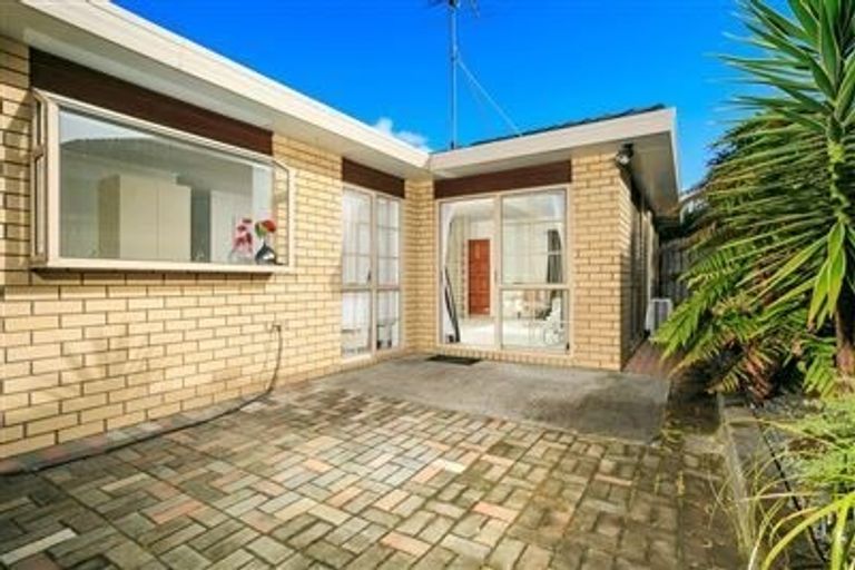 Photo of property in 4 Owl Court, Unsworth Heights, Auckland, 0632