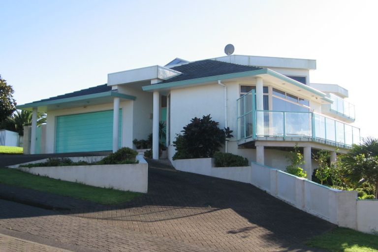 Photo of property in 6 Marguerita Place, West Harbour, Auckland, 0618