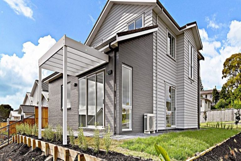 Photo of property in 97 Granville Drive, Massey, Auckland, 0614