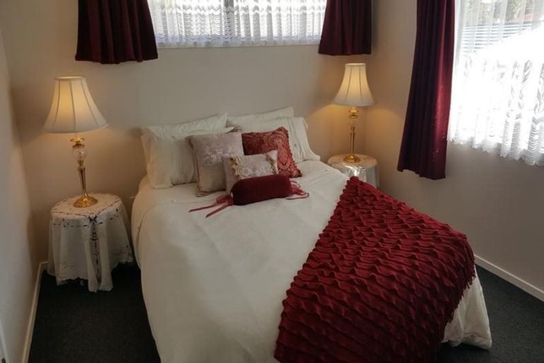 Photo of property in 28 Moire Road, Massey, Auckland, 0614