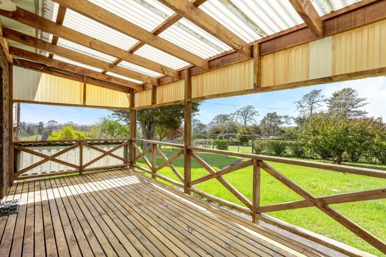 Photo of property in 154 Tawa Road, Kumeu, 0891