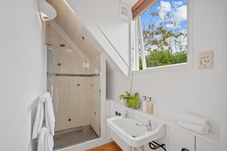 Photo of property in 194 Onewa Road, Birkenhead, Auckland, 0626