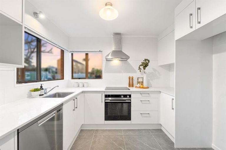 Photo of property in 63a Nile Road, Milford, Auckland, 0620