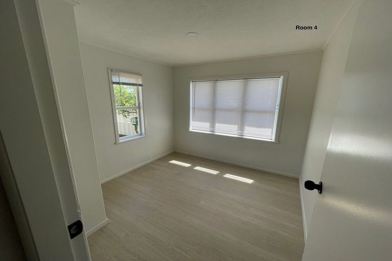 Photo of property in 104 Edmonton Road, Henderson, Auckland, 0612