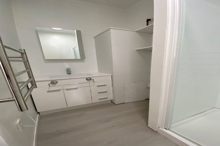 Photo of property in 28 Merriefield Avenue, Forrest Hill, Auckland, 0620