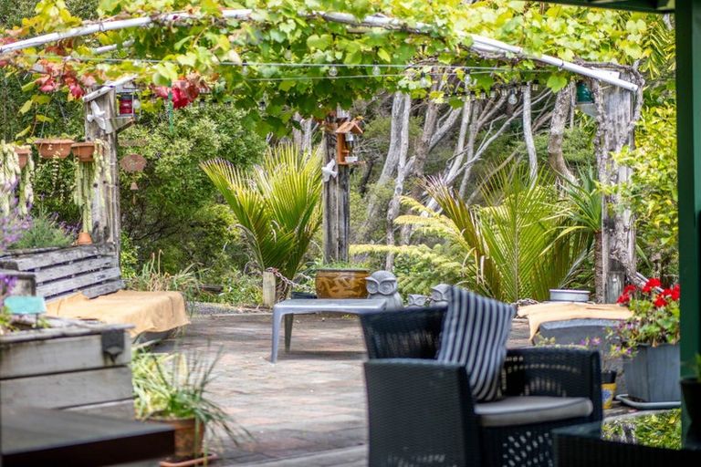 Photo of property in 104 Te Wahapu Road, Russell, 0272