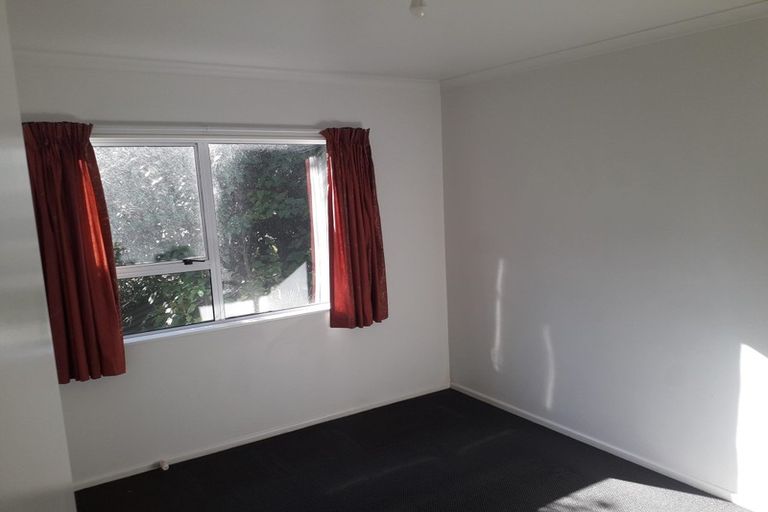 Photo of property in 64a Newlands Road, Newlands, Wellington, 6037