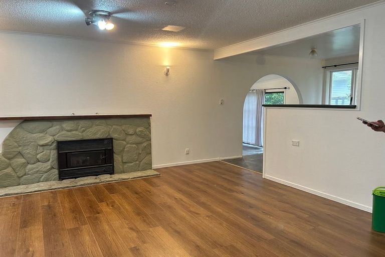 Photo of property in 49 Lauderdale Road, Birkdale, Auckland, 0626