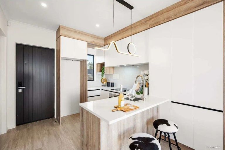 Photo of property in 1a Deering Place, Papatoetoe, Auckland, 2025