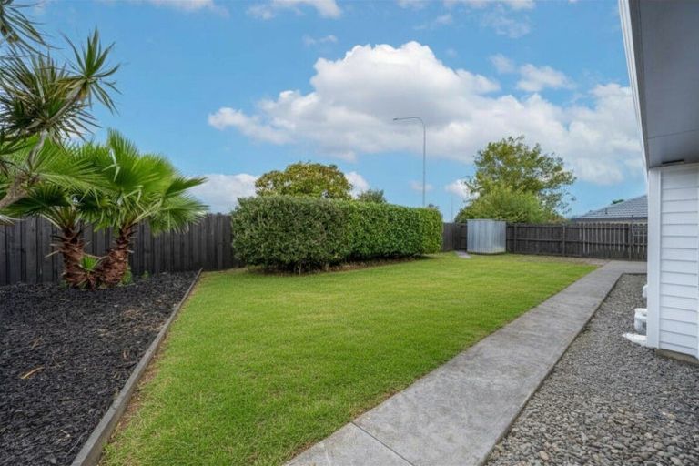 Photo of property in 32 Ambleside Drive, Northpark, Auckland, 2013