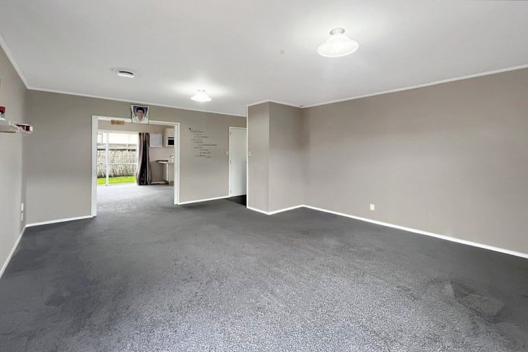 Photo of property in 15 Peppertree Glade, Kelvin Grove, Palmerston North, 4414