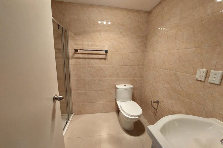 Photo of property in 2/3 Wallson Crescent, Wiri, Auckland, 2104