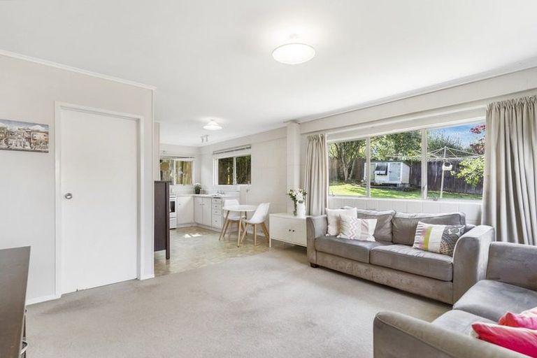 Photo of property in 1/98 Lincoln Park Avenue, Massey, Auckland, 0614