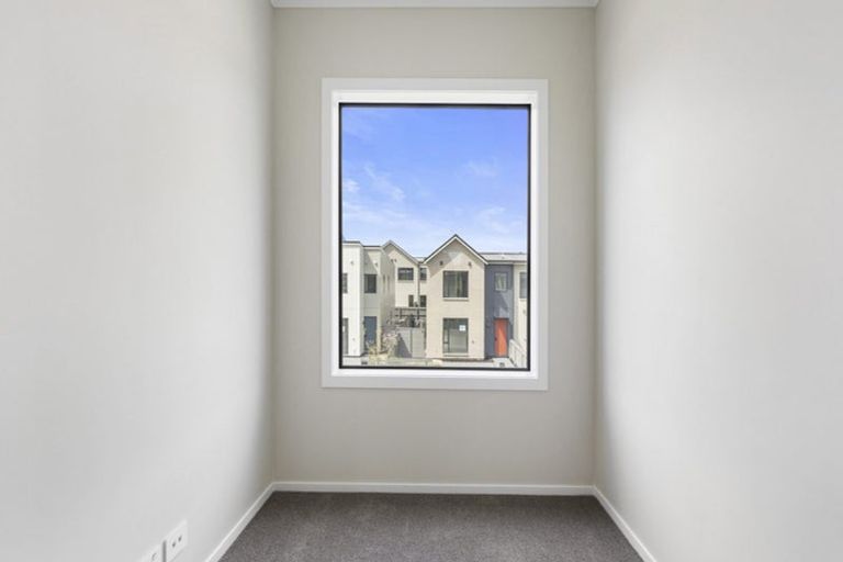 Photo of property in 18 Oyster Drive, Whenuapai, 0618