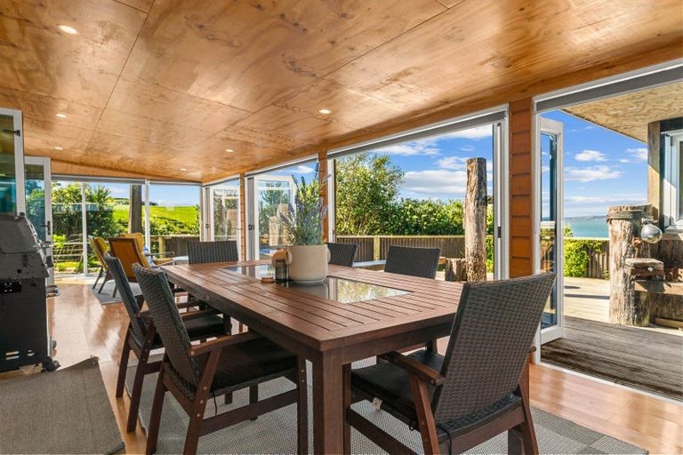 Photo of property in 8 Signal Station Road, Pouto, 0391