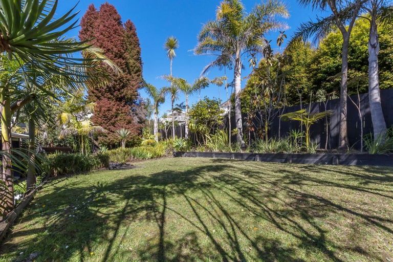 Photo of property in 9 Berne Place, Birkenhead, Auckland, 0626