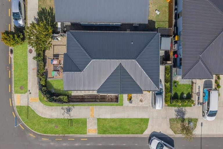 Photo of property in 9 Whareatua Avenue, Takanini, 2112