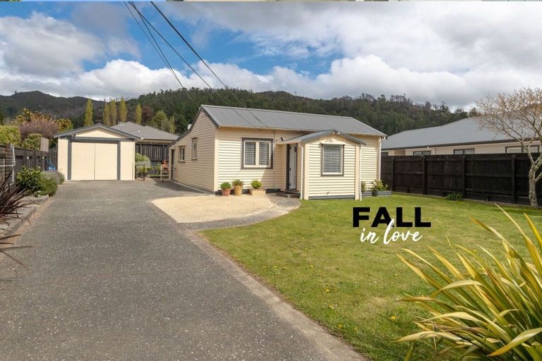 Photo of property in 21a Korau Grove, Stokes Valley, Lower Hutt, 5019