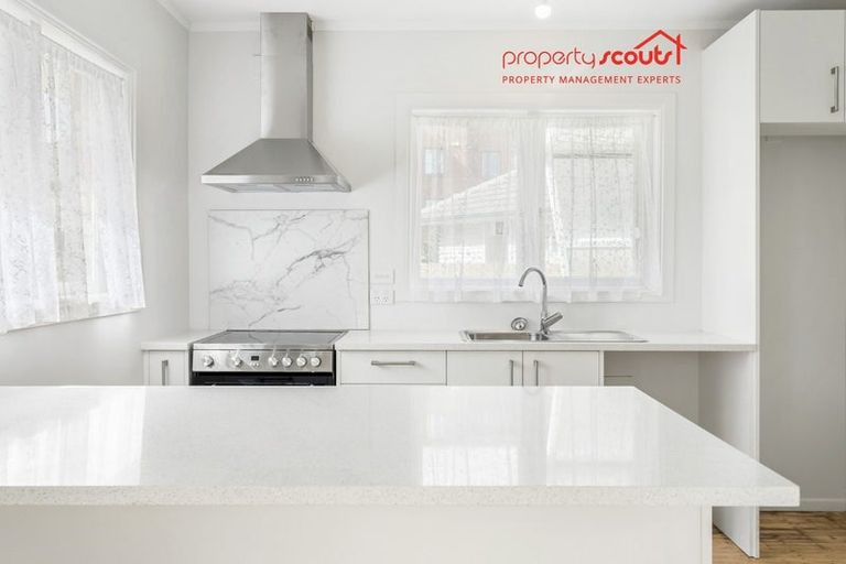 Photo of property in 16 Serjeant Street, Henderson, Auckland, 0612