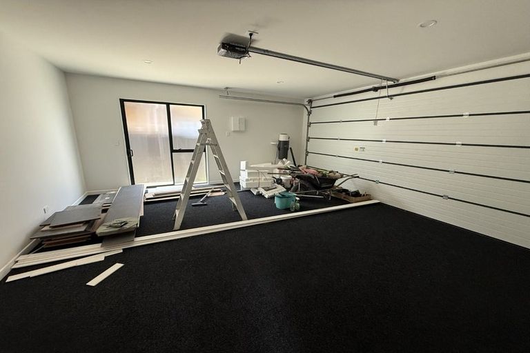 Photo of property in 21 Catalina Avenue, Rosehill, 2113