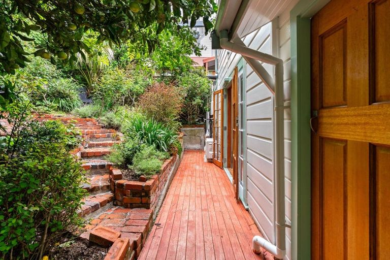 Photo of property in 210 Sydney Street West, Thorndon, Wellington, 6011