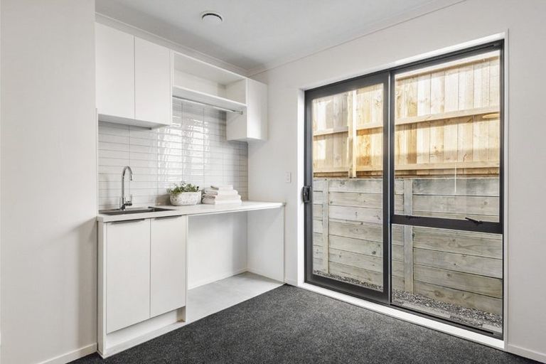 Photo of property in 41 Taikura Avenue, Red Beach, 0932